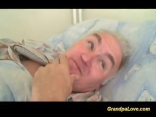 Grootvader kenmerken neuken een mooi brunette verpleegster geven pijpen